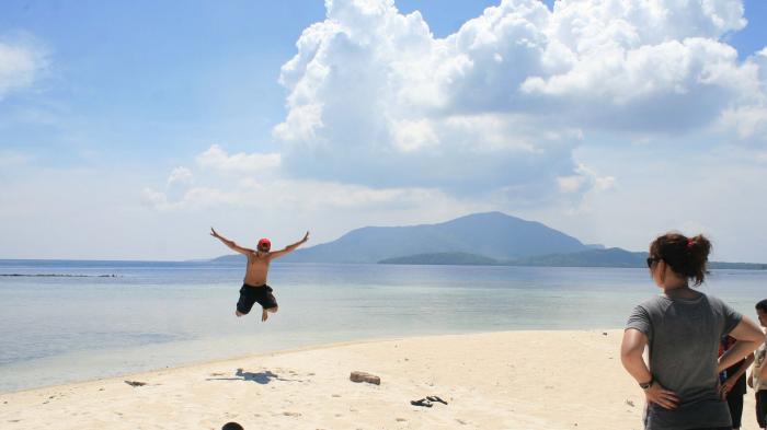 LimaKaki: Sejarah dan Letak Geografis Pulau Karimunjawa